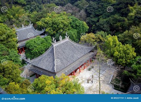  Baiyunshan Temple! En historisk oas mitt i det moderna Kina!