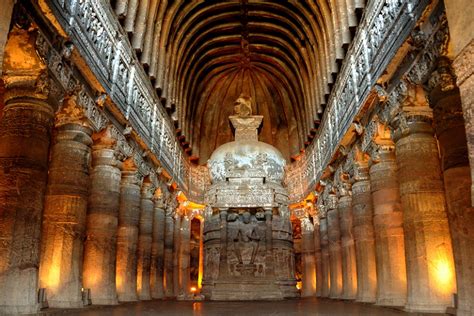  Ajanta-grottorna: Upplev Historien och Konsten i Maharashtra!