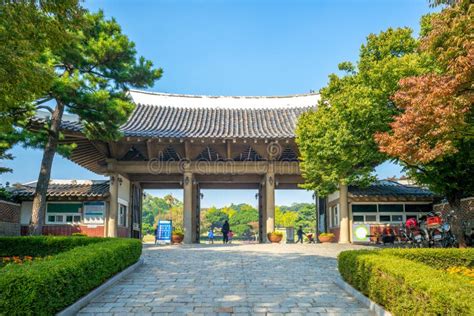  Dalseong Park! En Resa Genom Kulturen och Naturen i Daegu