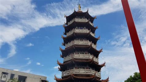 Zhanghua Temple: En mystisk oas för kulturhistorisk njutning och andlig reflektion!